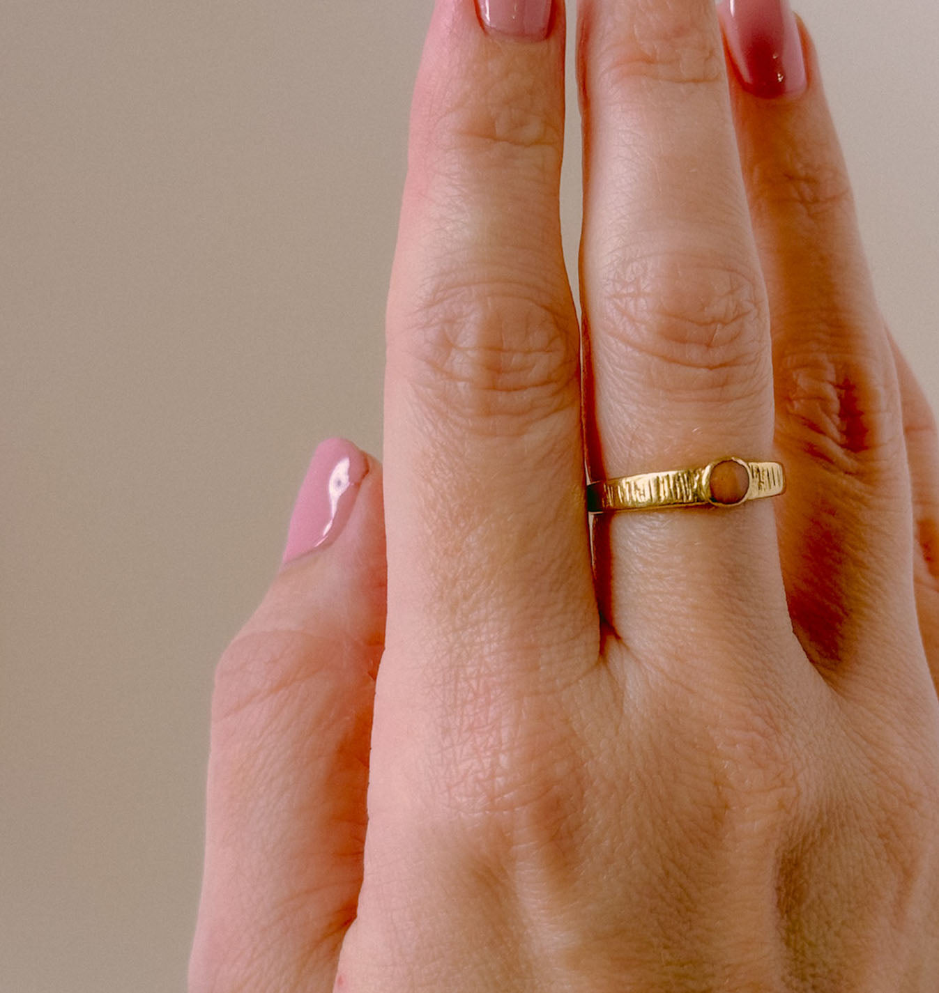18ct vintage gold and coral ring
