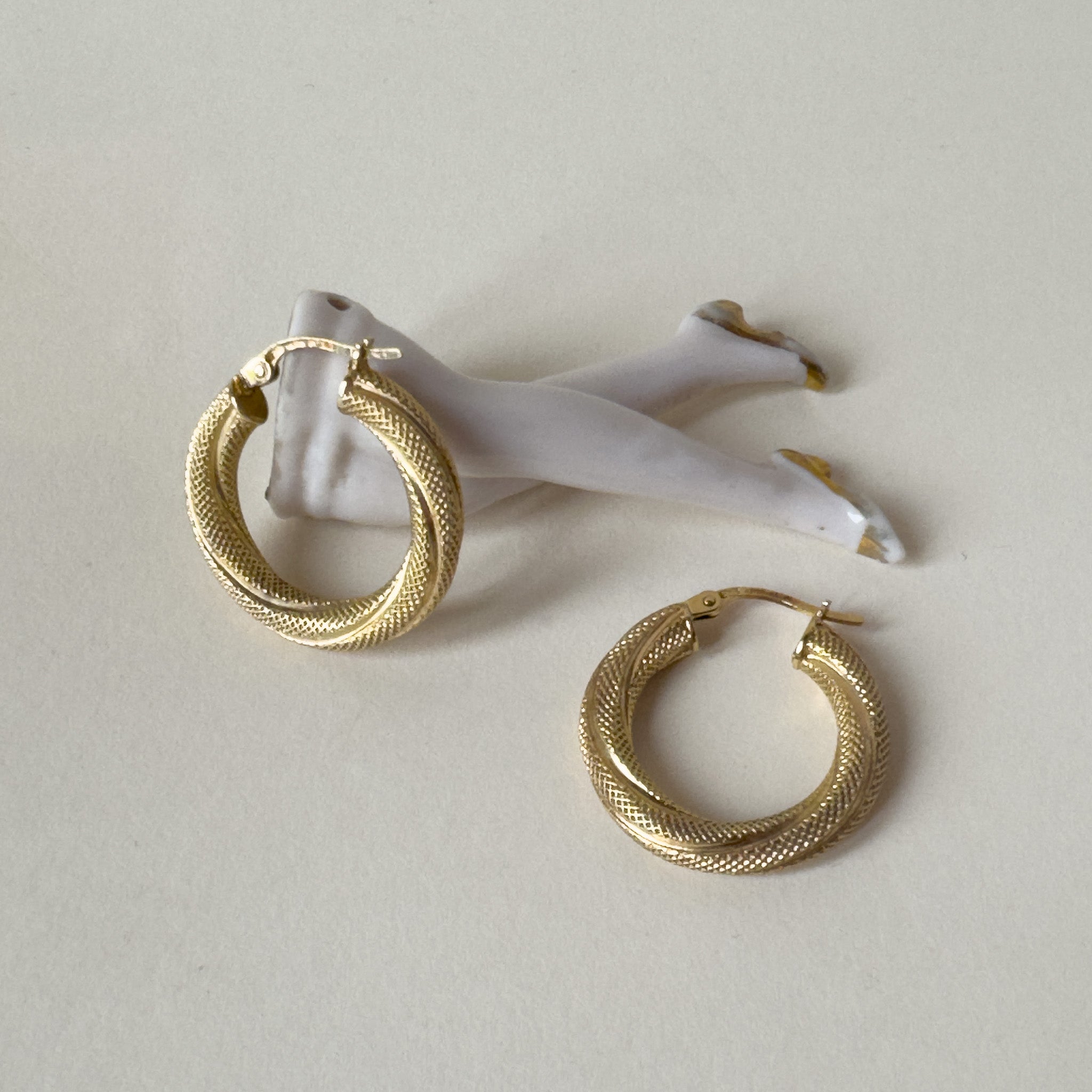 Twist vintage hoop gold earrings
