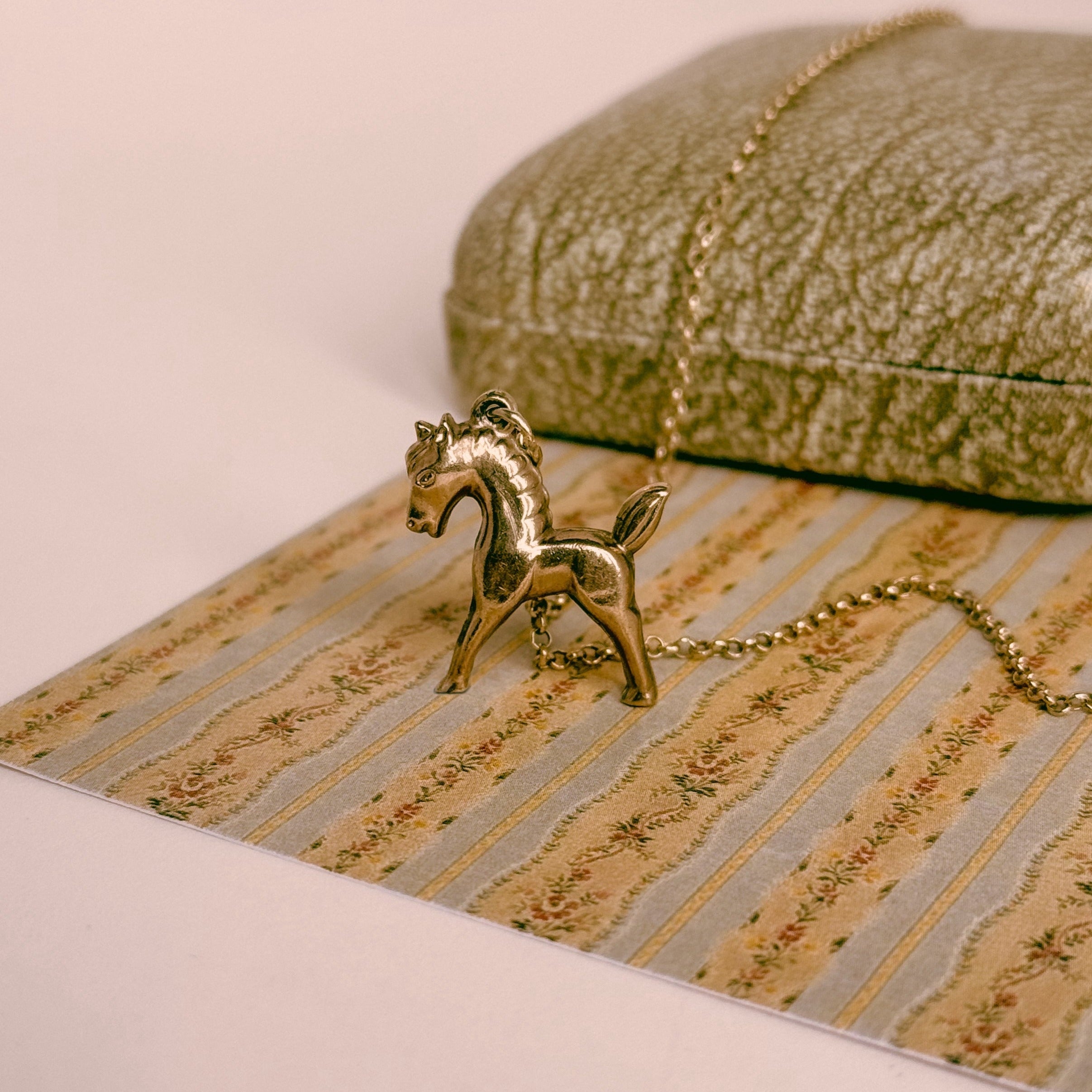 9ct yellow gold horse charm