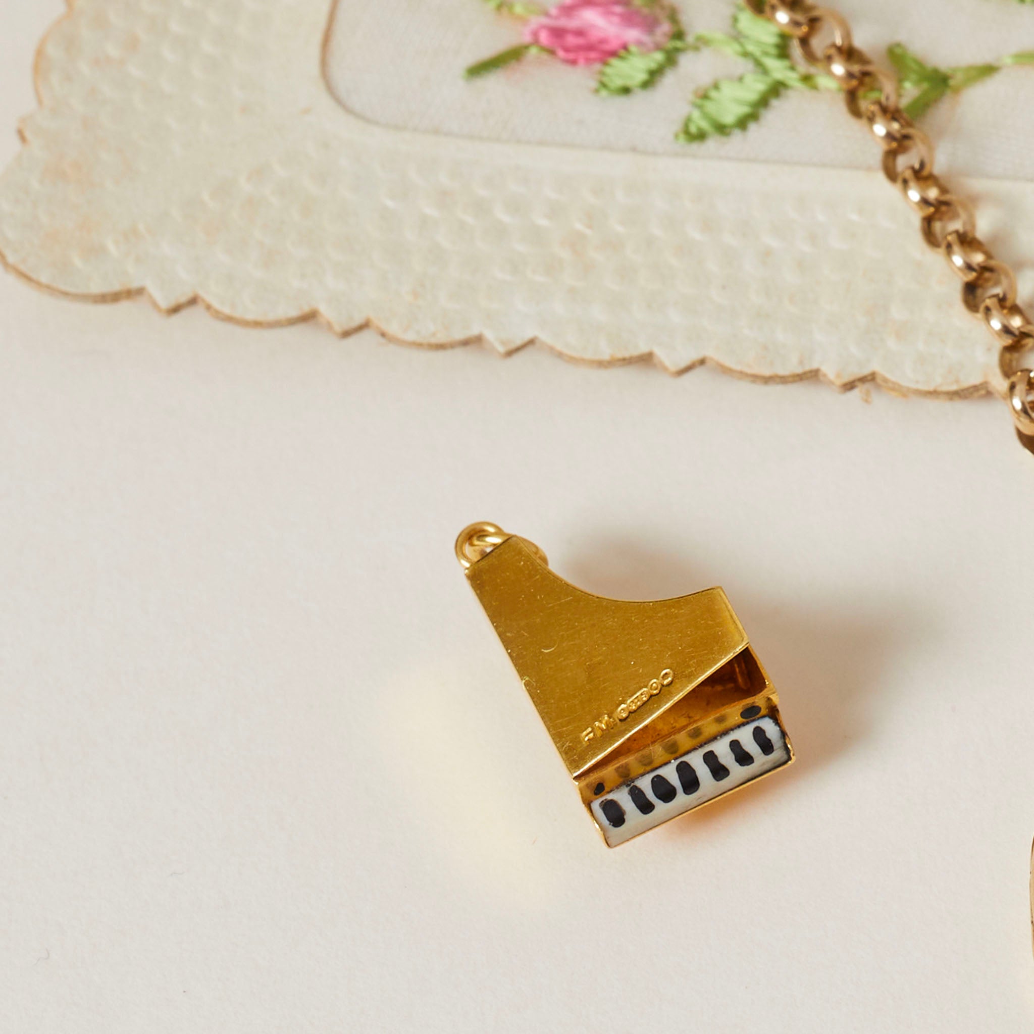 Beautiful unique jewellery gifts to treasure.