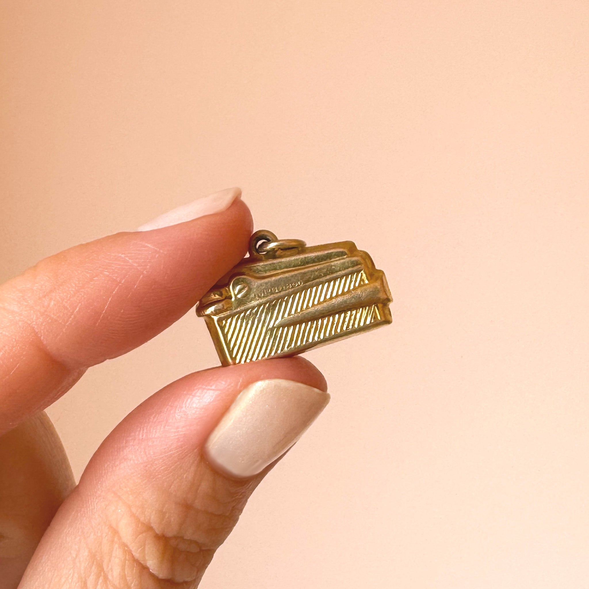 9ct gold vintage cigarette lighter charm