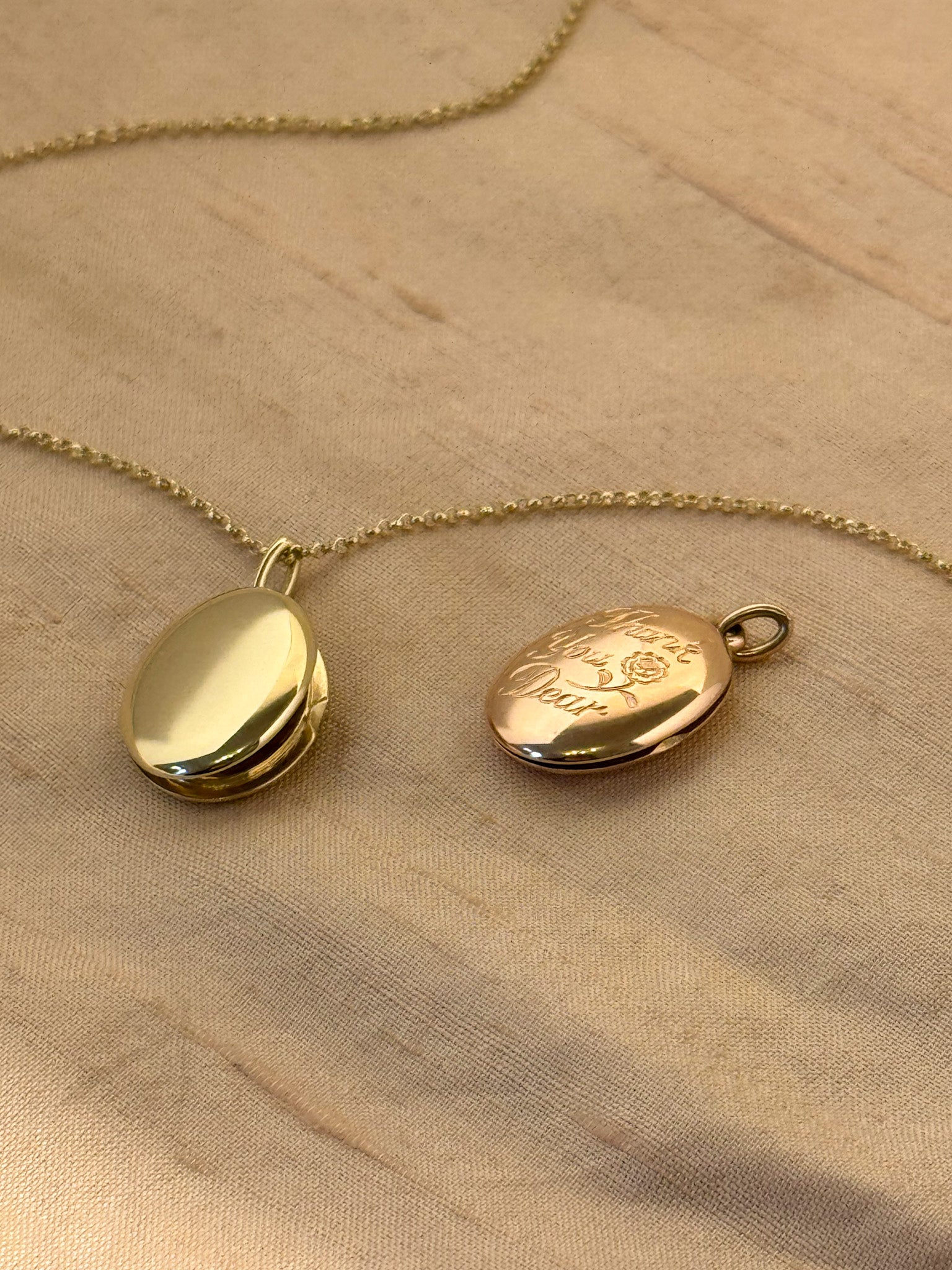 Heirloom locket in 9ct and 14ct yellow gold