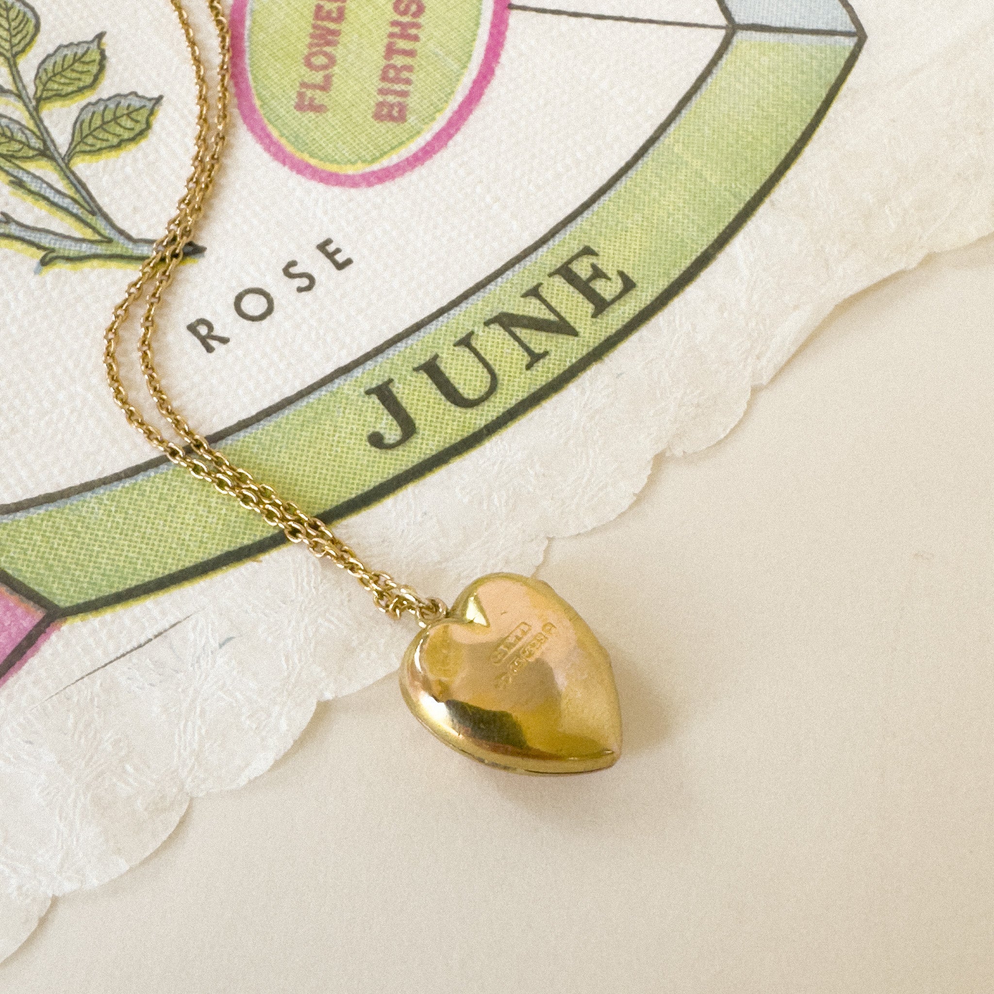 15ct gold heart locket