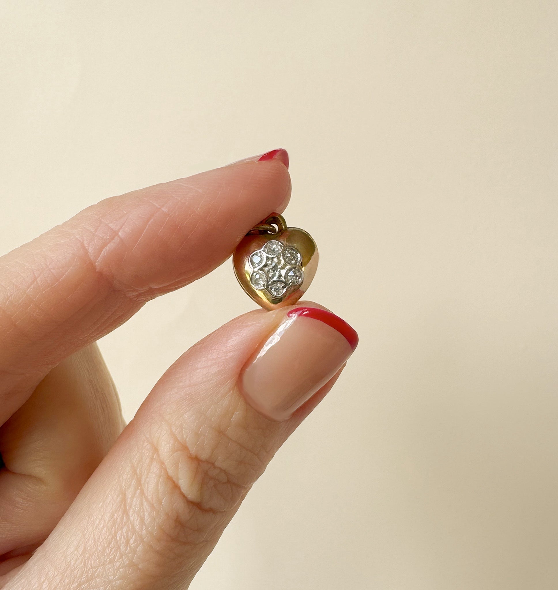 Uniqu 15ct gold diamond heart pendant