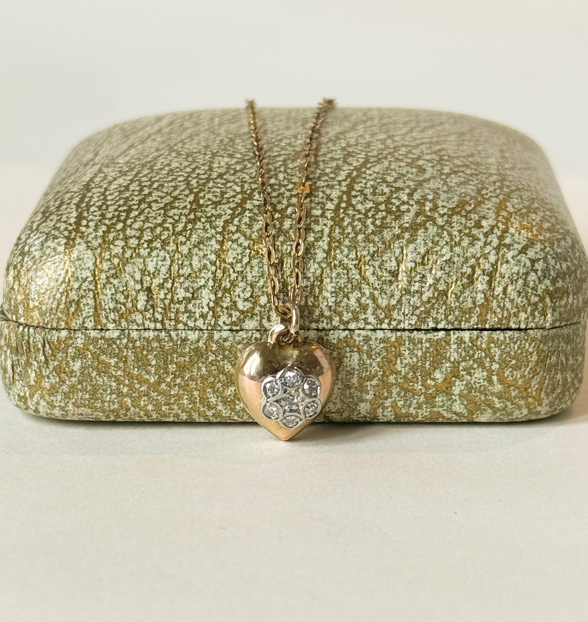 15ct diamond heart antique pendant