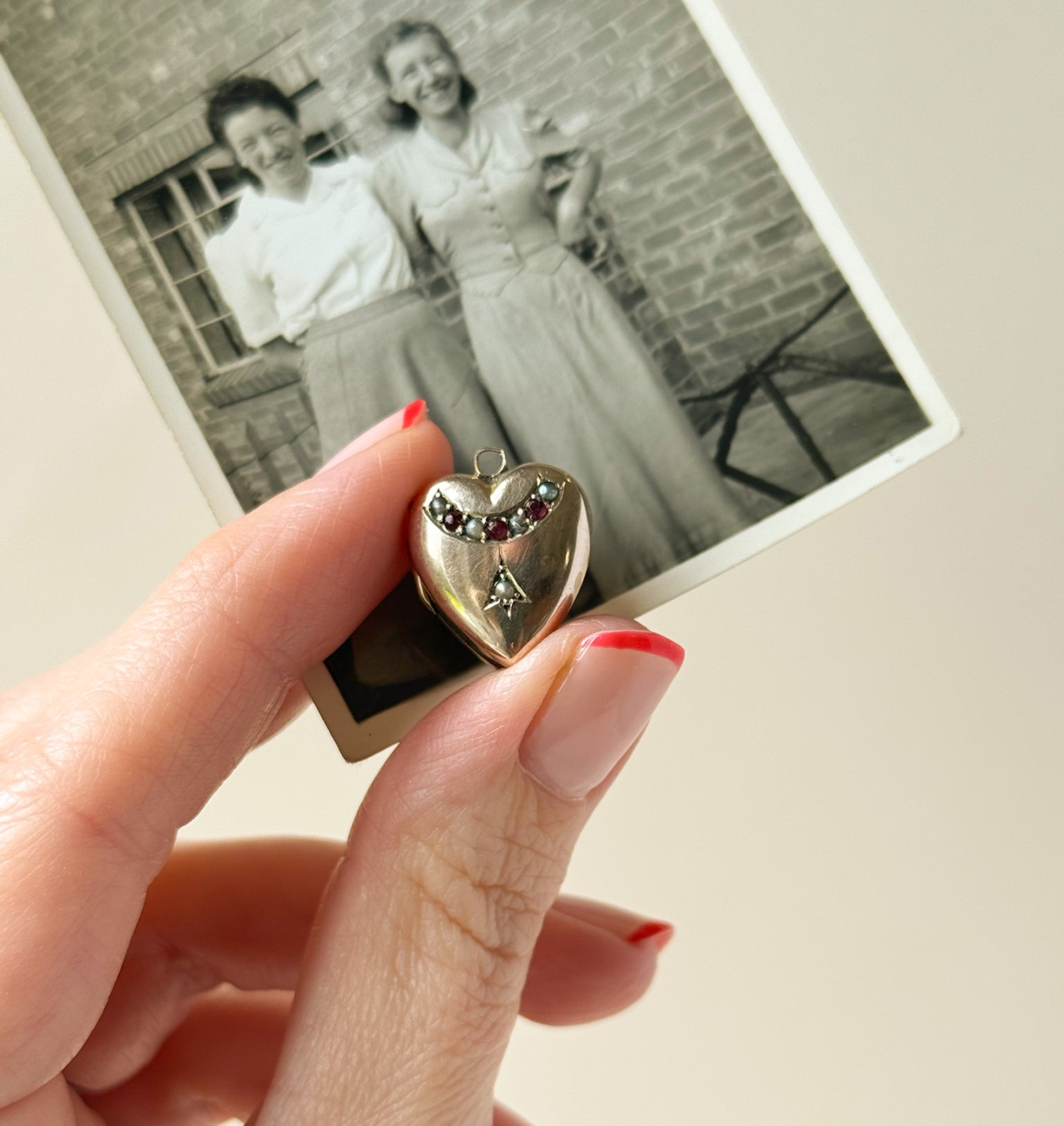 9ct gold antique Victorian heart locket