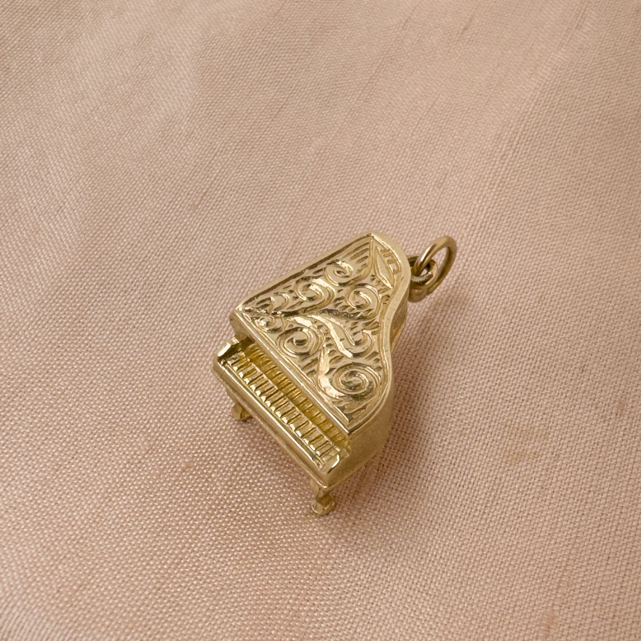 9k gold vintage piano jewelry charm