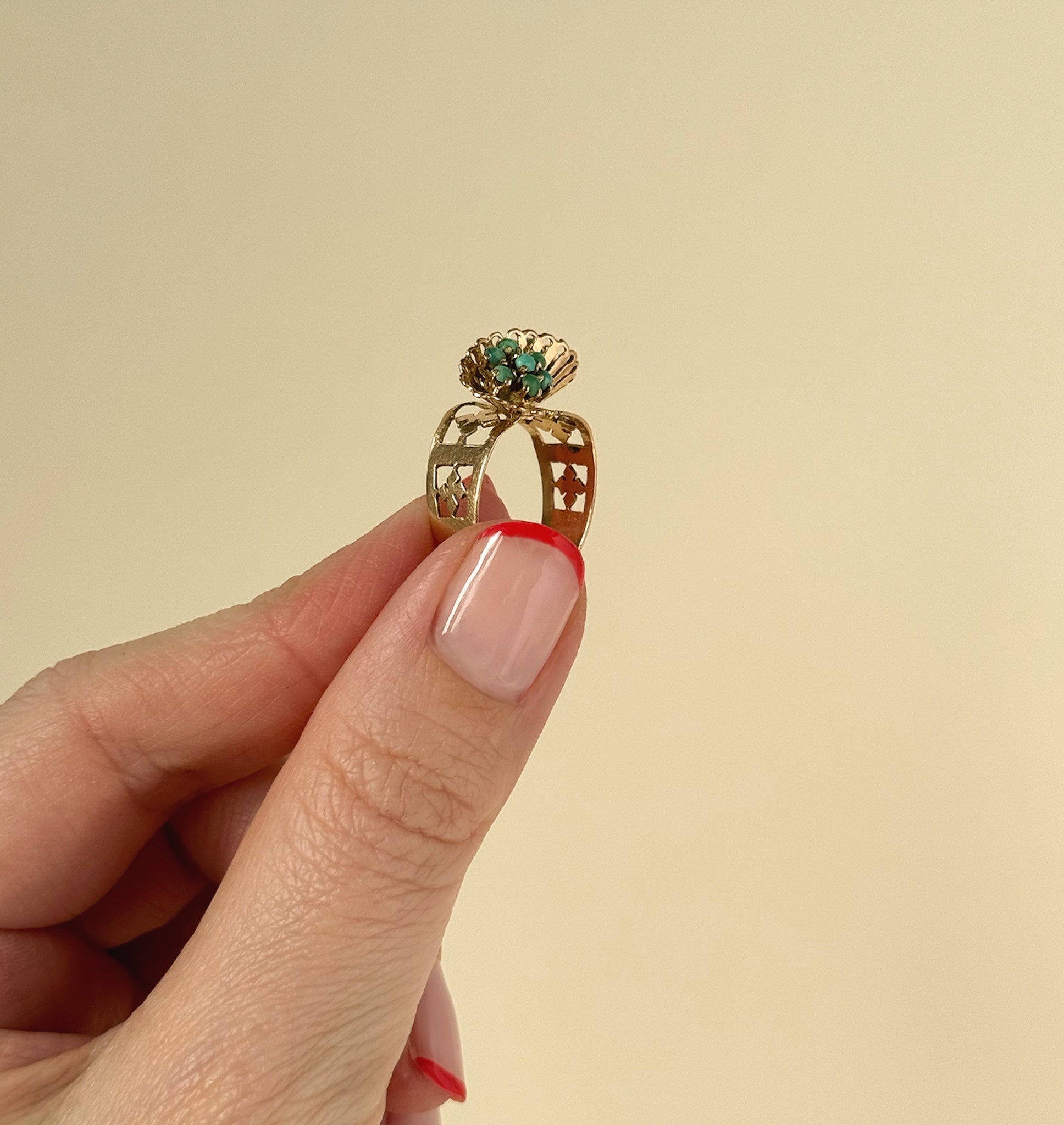 Cocktail vintage 14ct gold ring