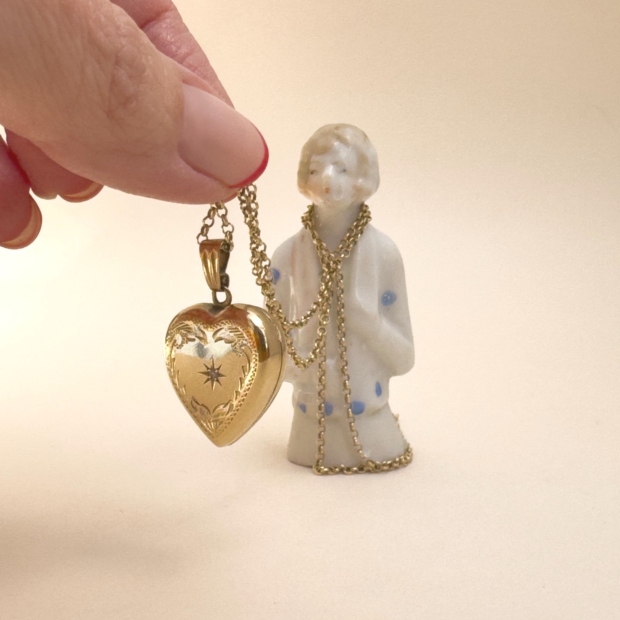 Vintage 9ct yellow gold locket