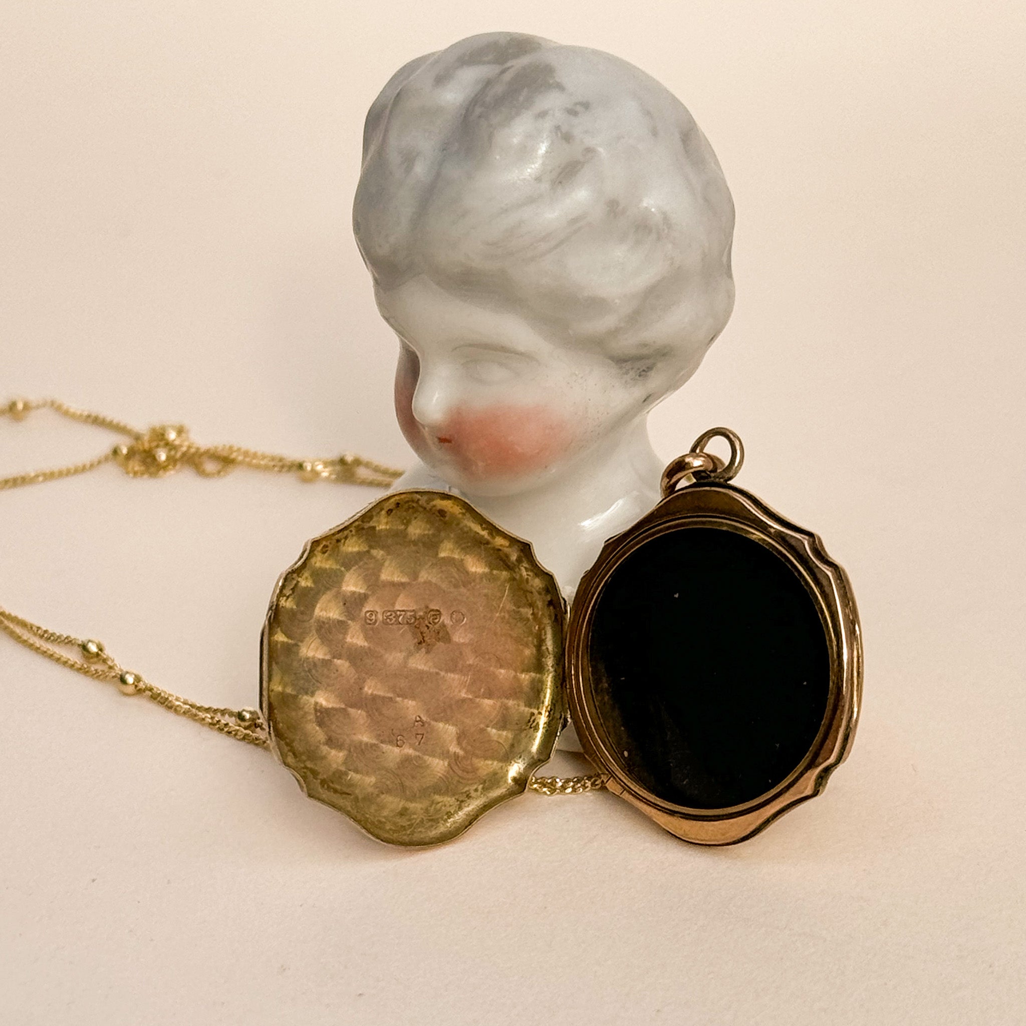 Unique 9ct gold vintage locket