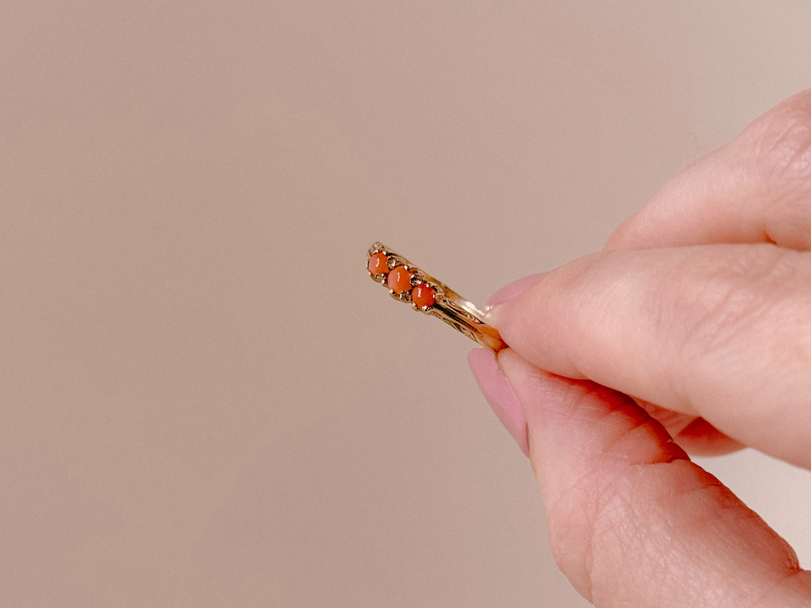 9ct vintage coral ring 