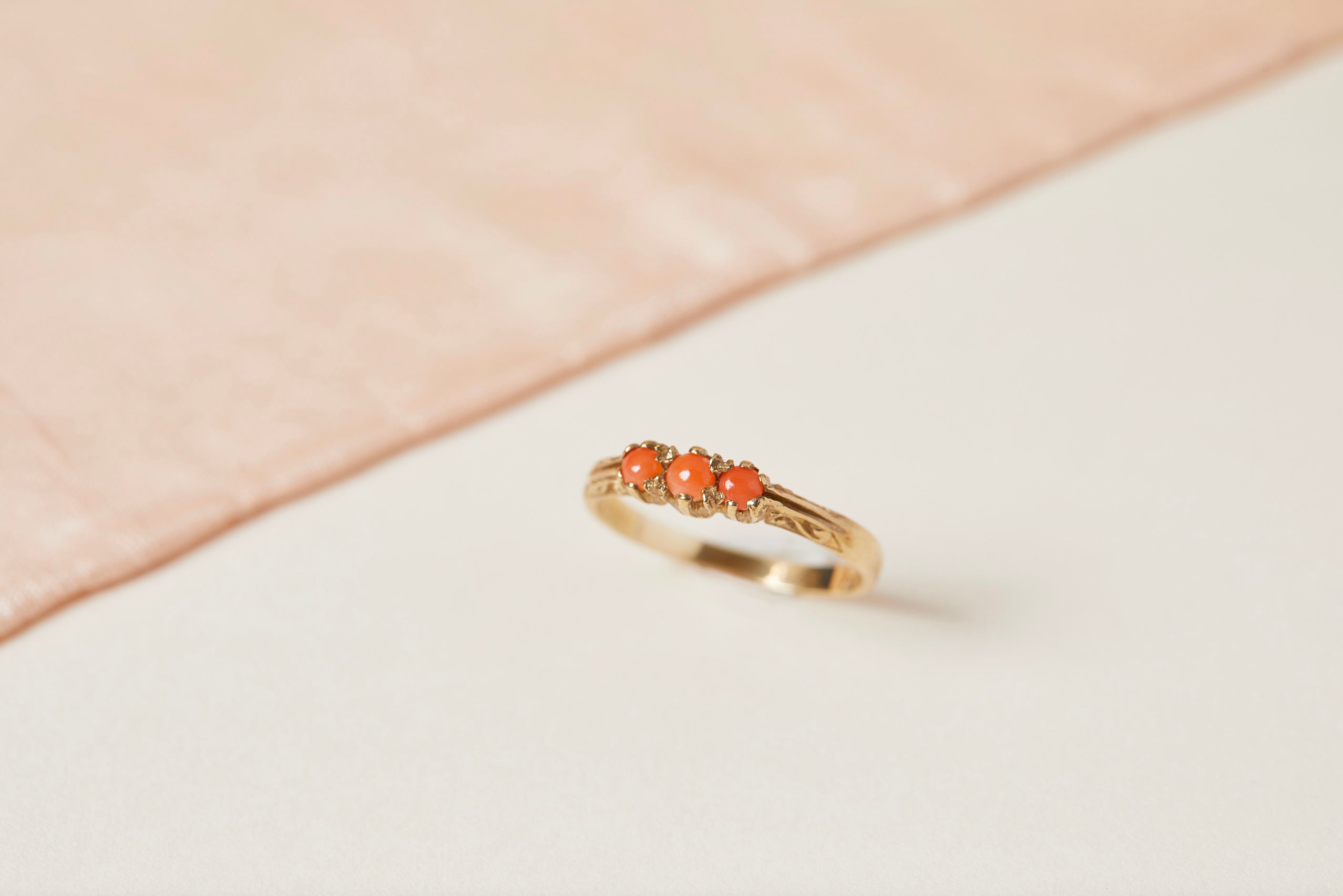 9ct vintage coral ring 