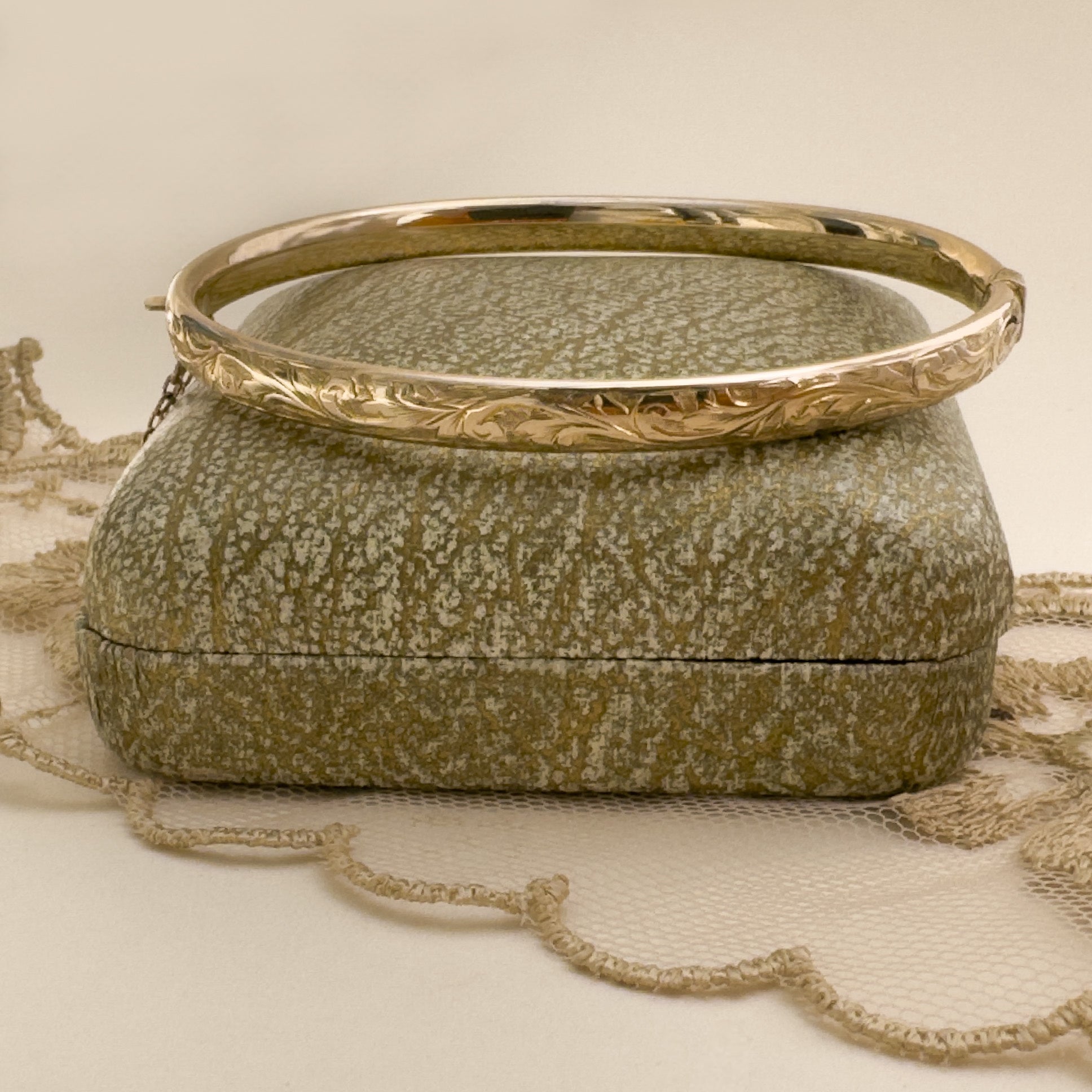 Everyday 9ct yellow gold bangle 