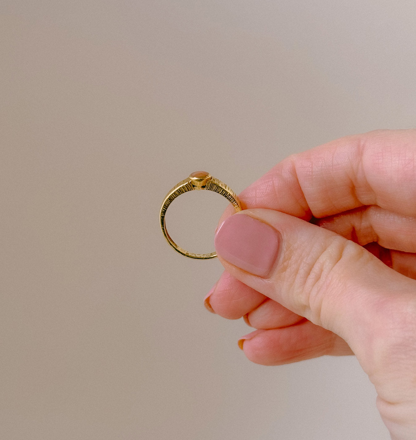 Vintage ring with coral 
