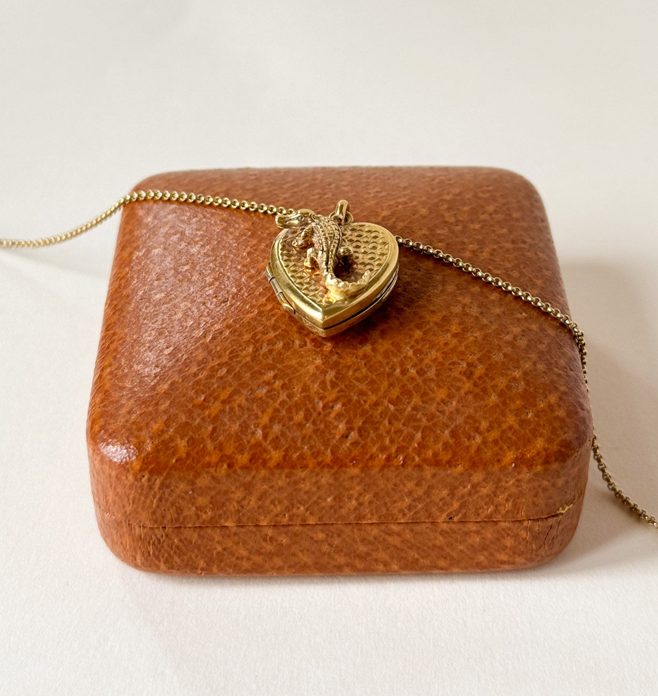 Vintage heart 9ct gold locket 