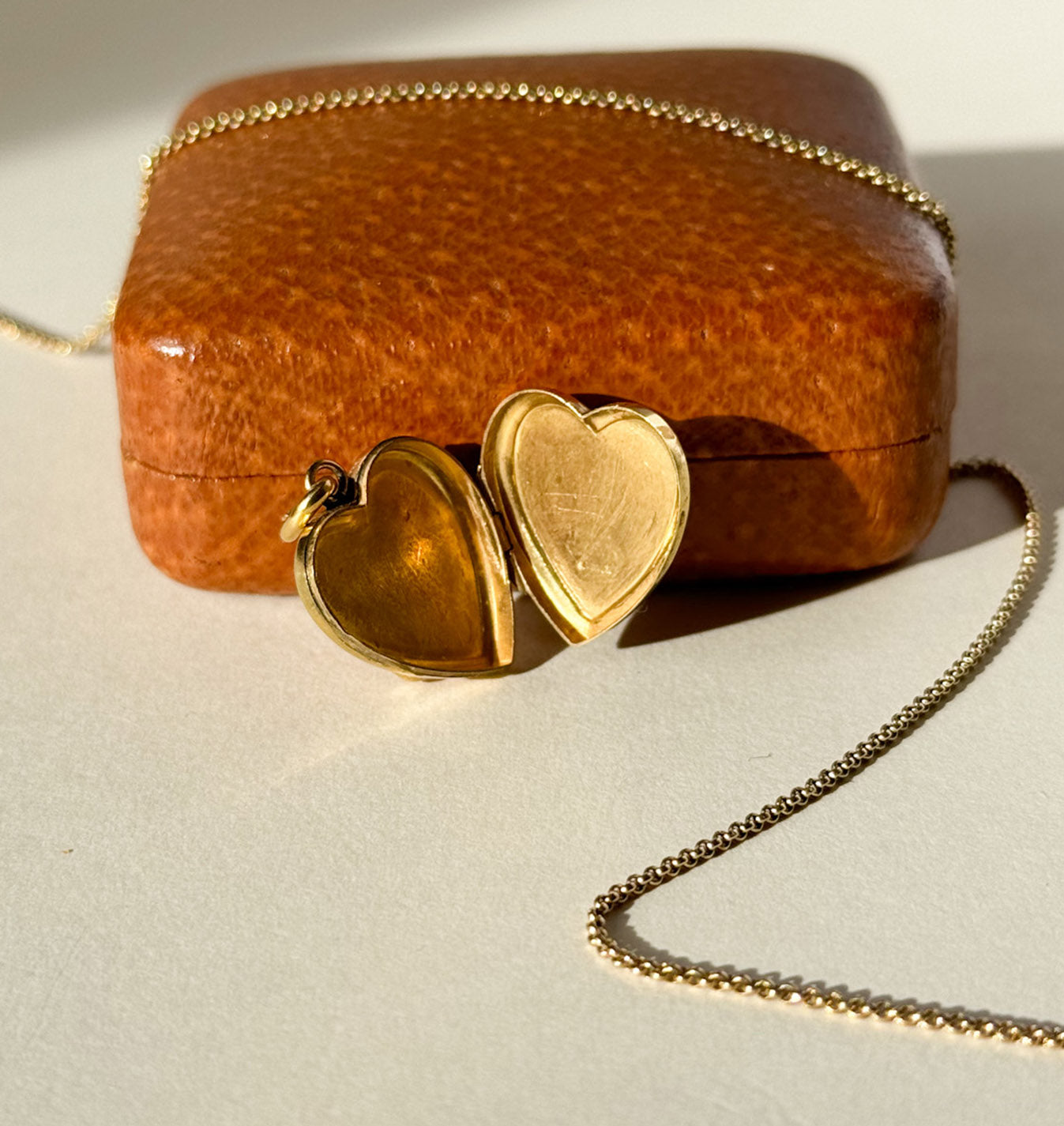Unique 9ct gold vintage locket 