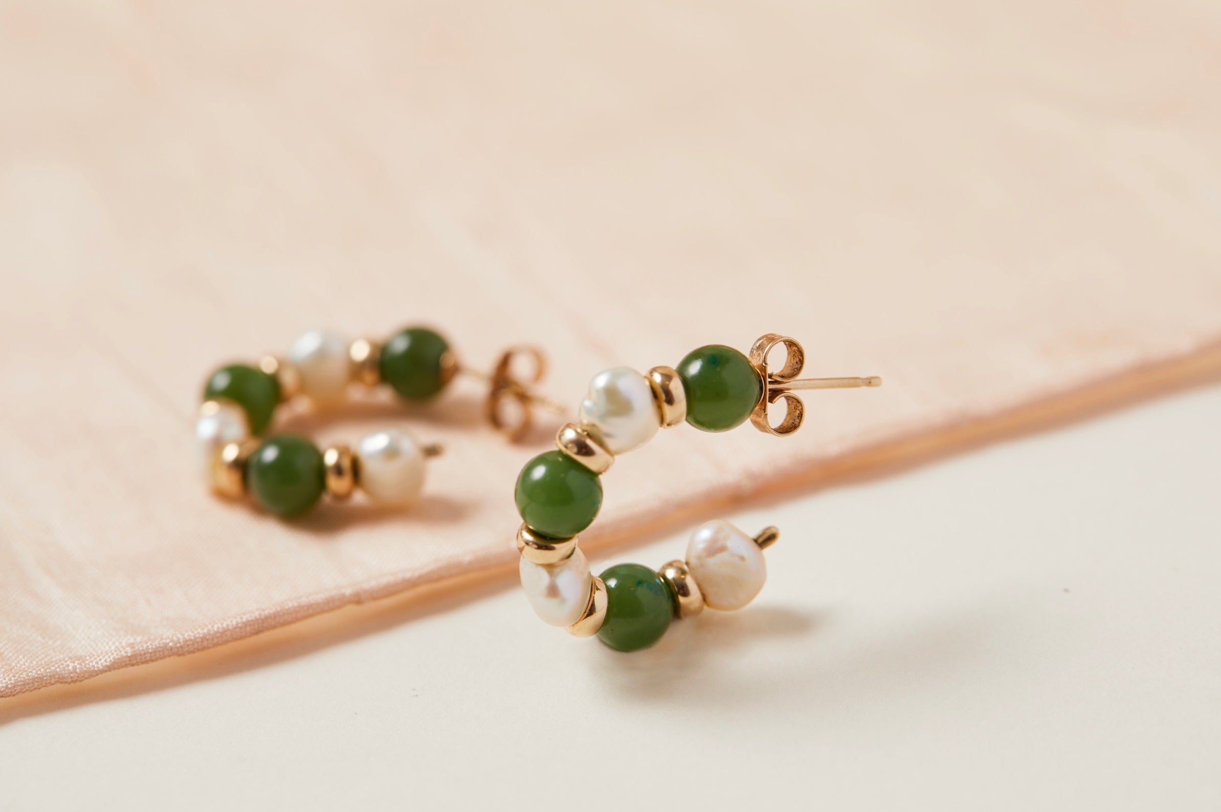 Vintage pearl and jade hoop earrings 