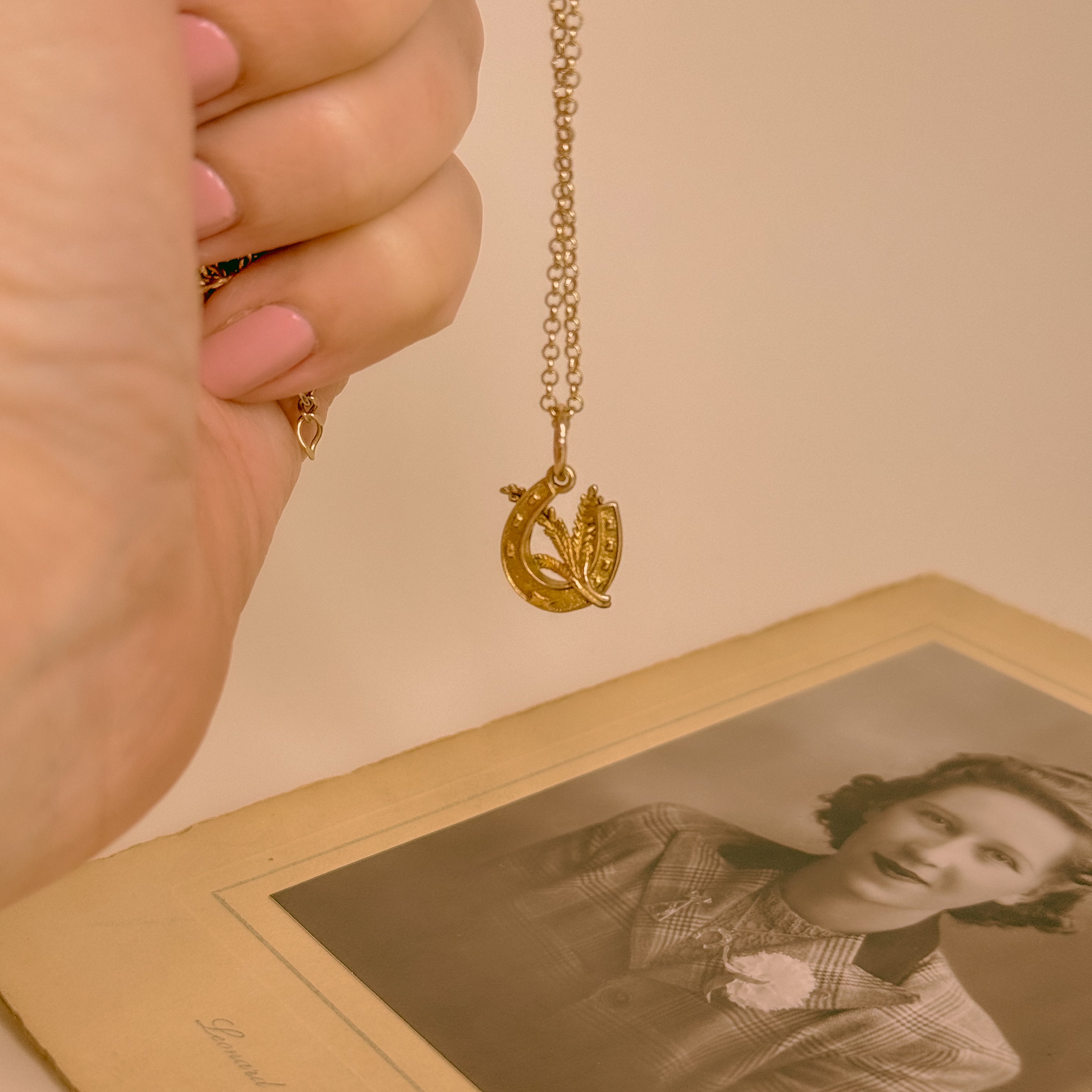 vintage lucky horseshoe pendant 