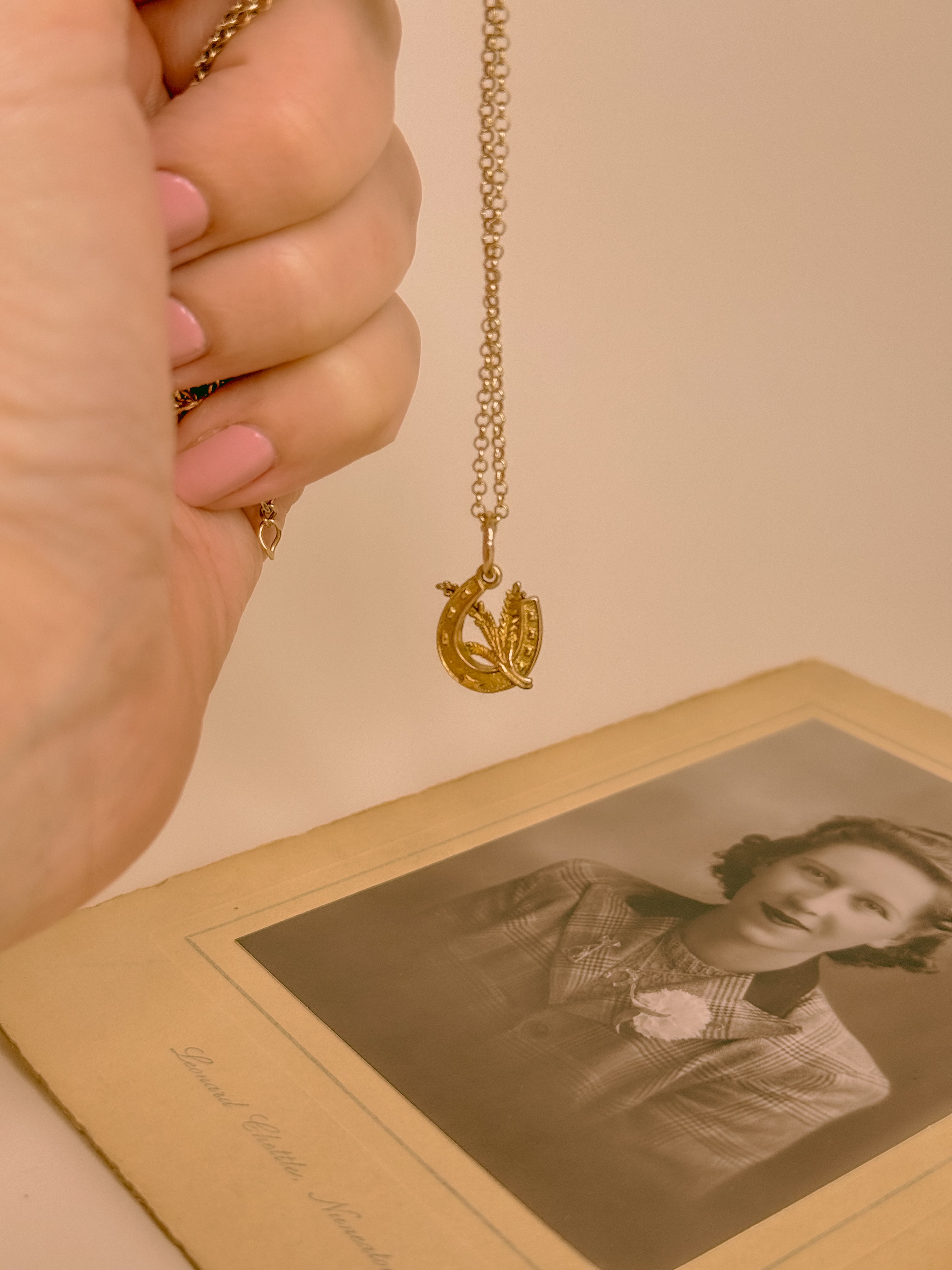 vintage lucky horseshoe pendant 