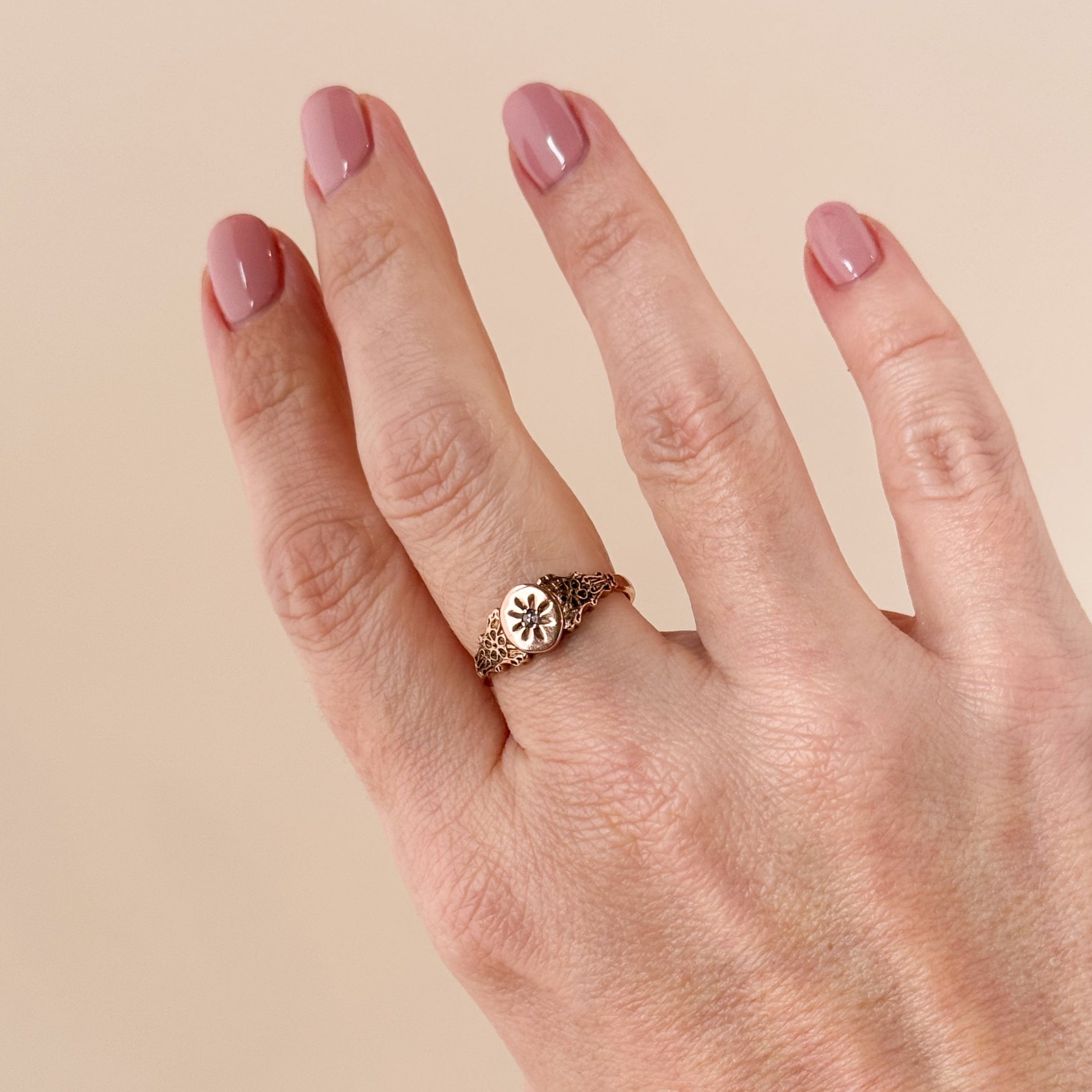 Pretty rose gold star signet ring 