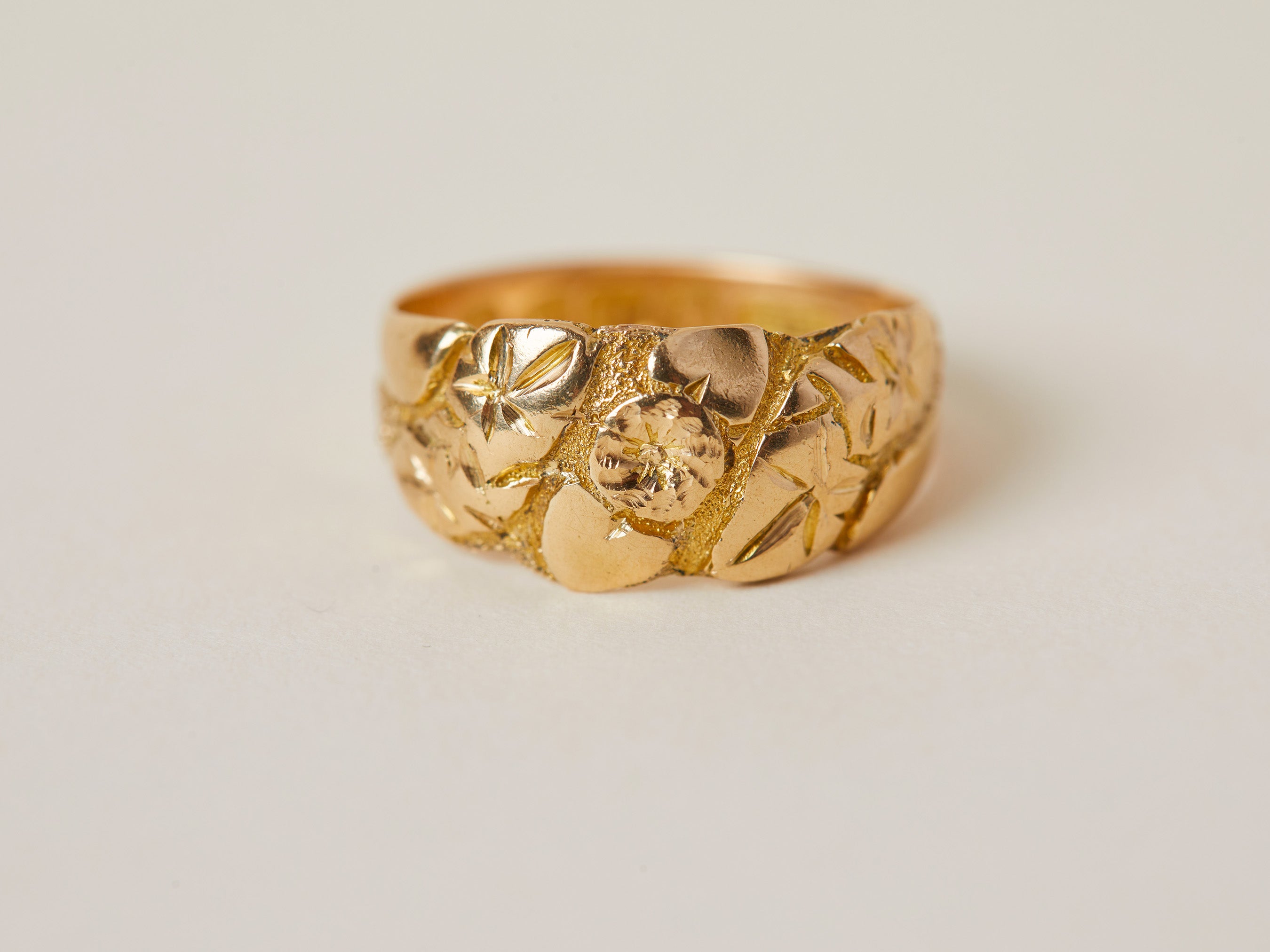 Victorian 18ct Gold statement ring 