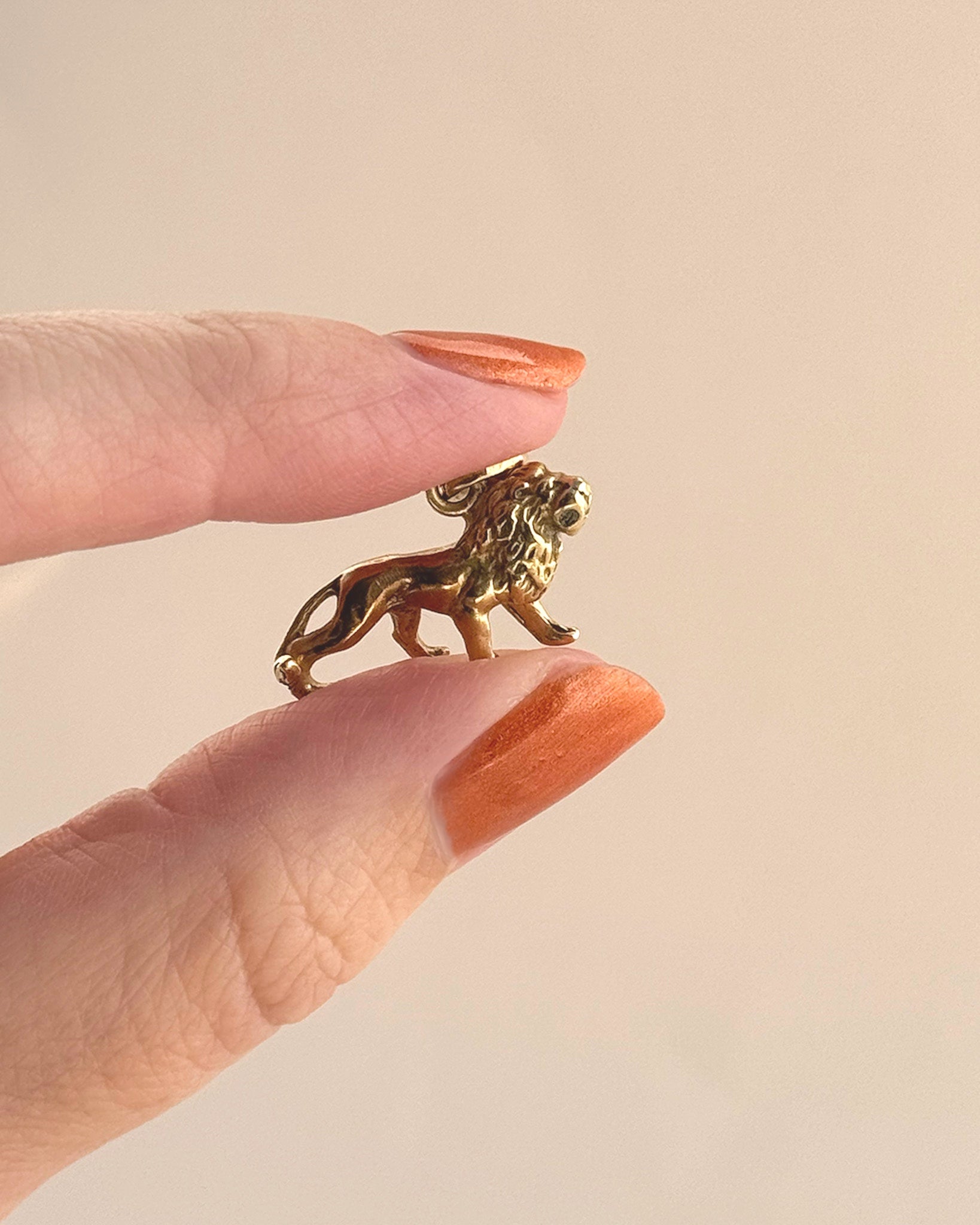 Beautiful Lion charm in 15ct solid gold 