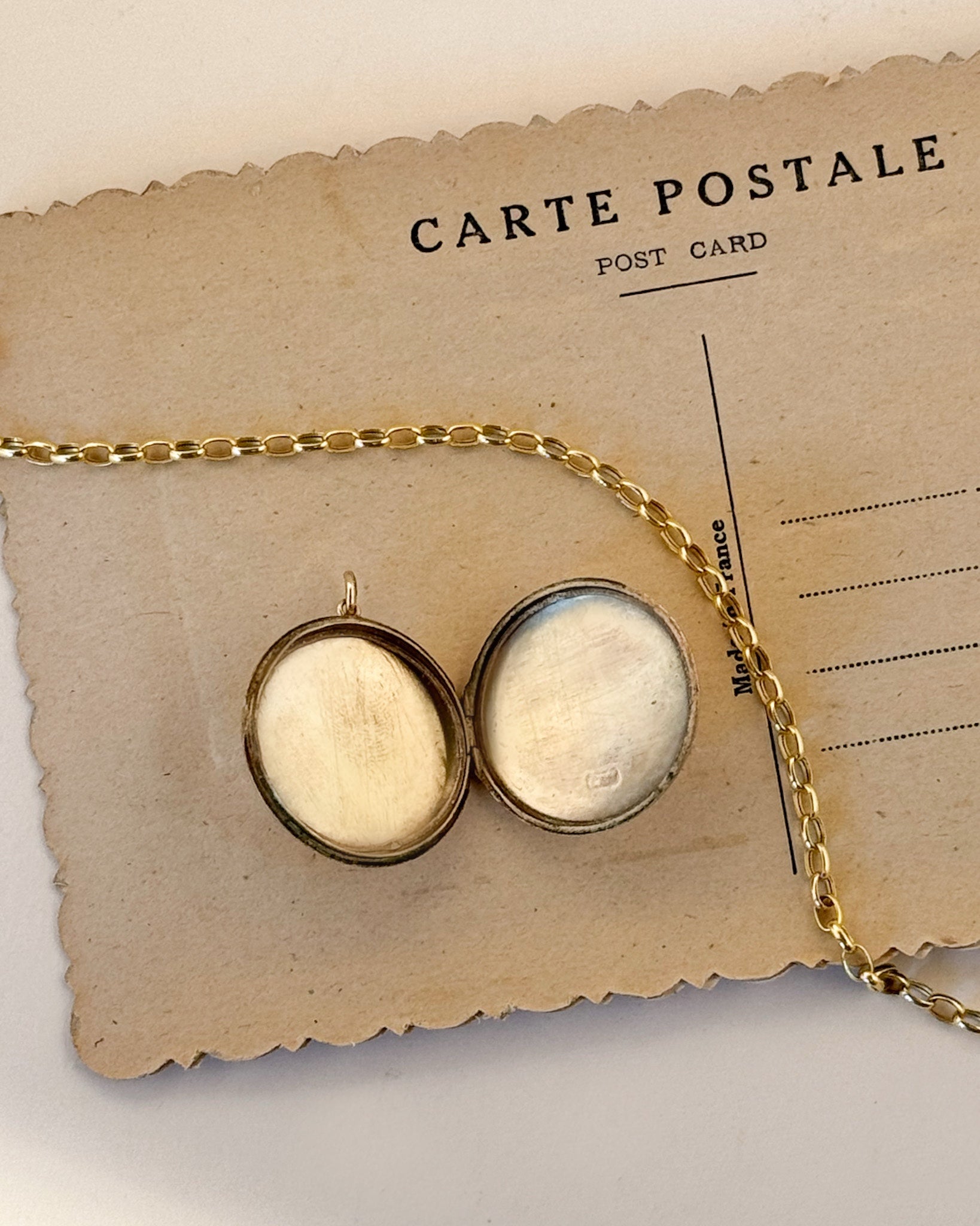 Vintage lockets to hold your treasured photos 