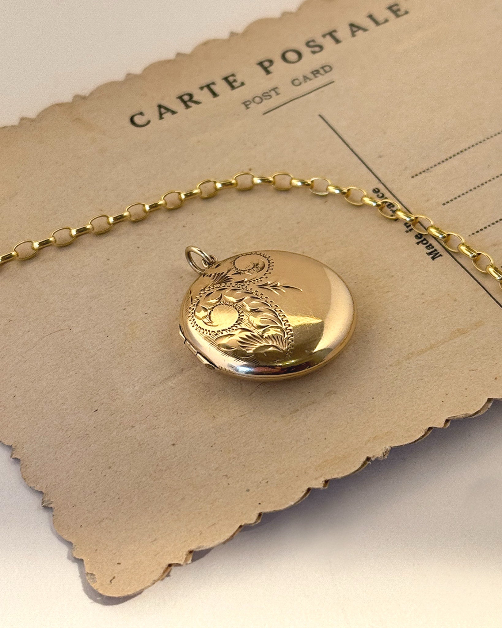 Beautifully patterned vintage gold locket 
