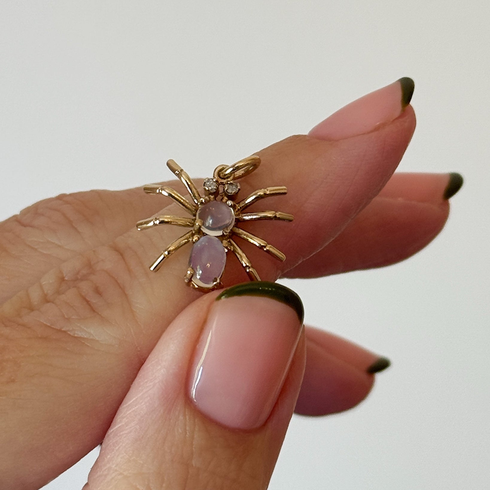 Unique vintage spider 9ct gold pendant 