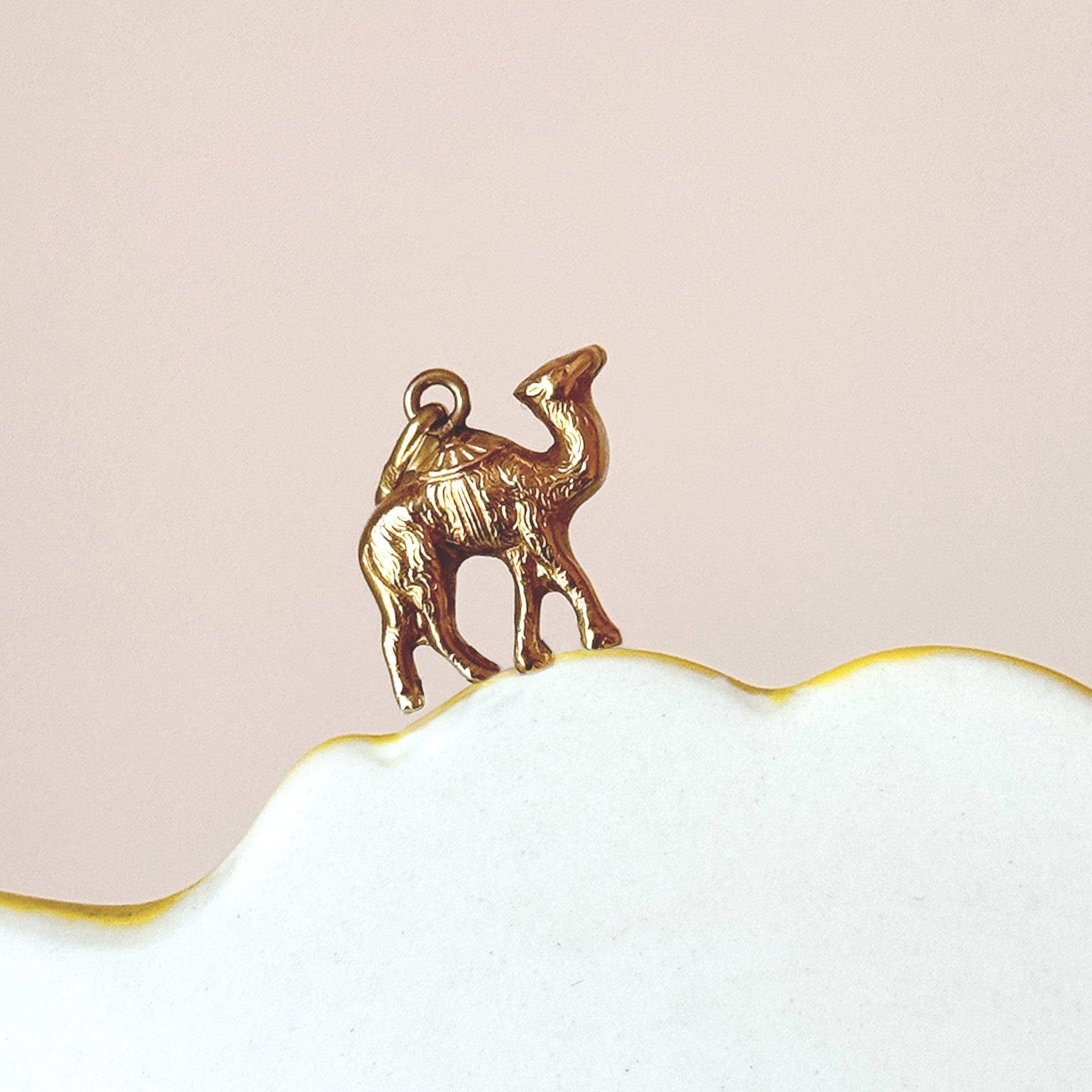 Vintage camel charm 18ct gold 
