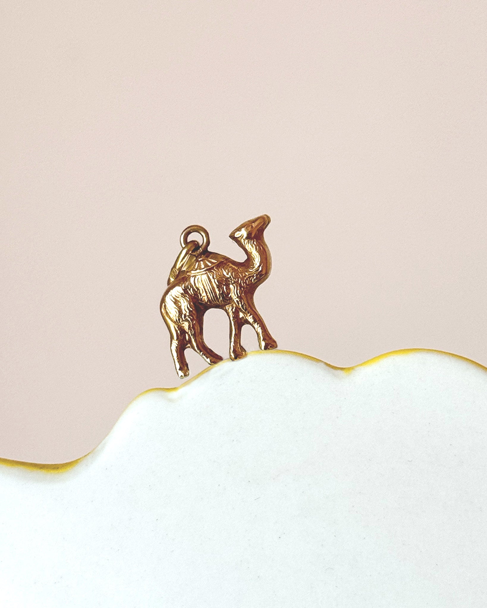 Vintage camel charm 18ct gold 