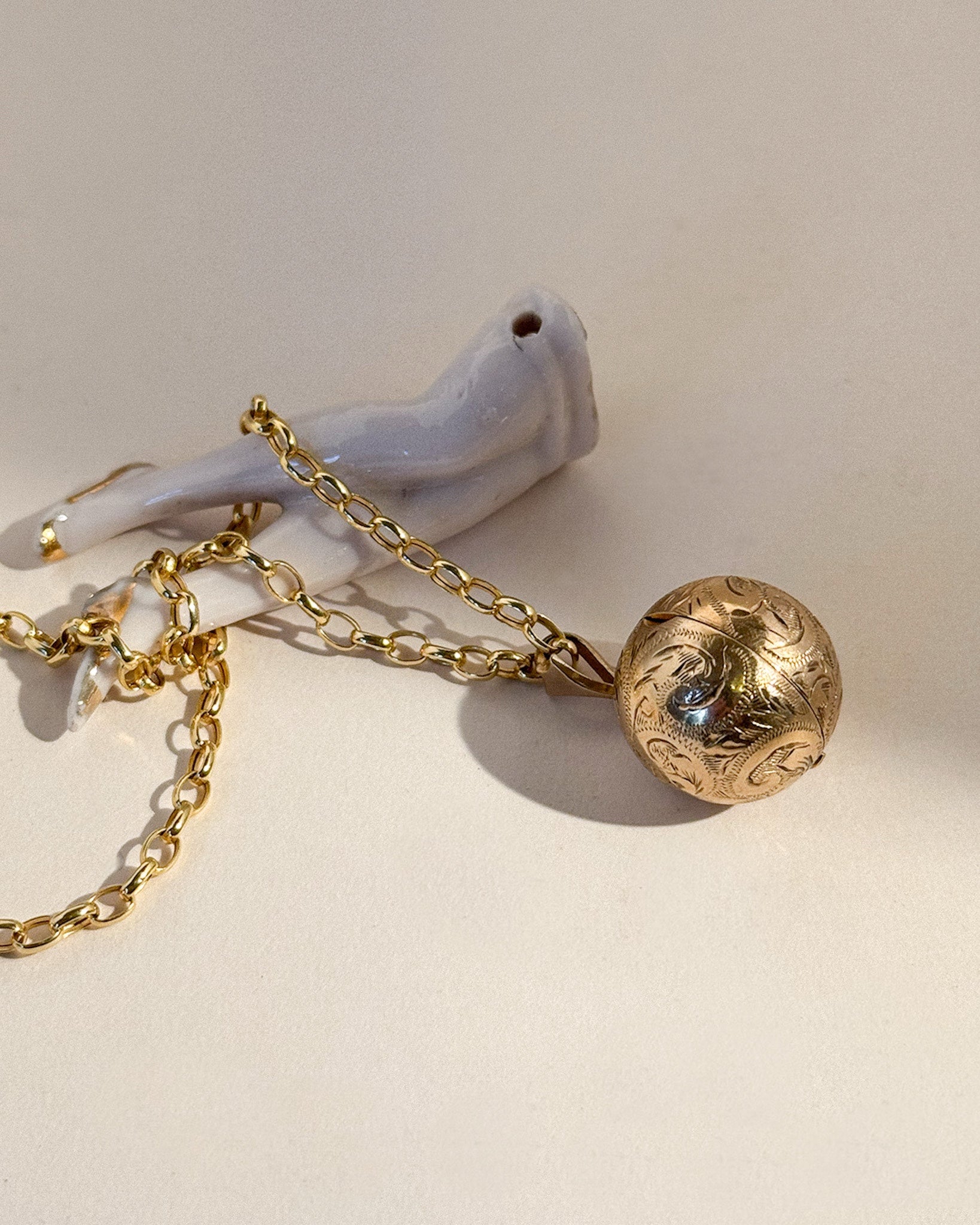 Vintage round ball patterned locket in 9ct gold 