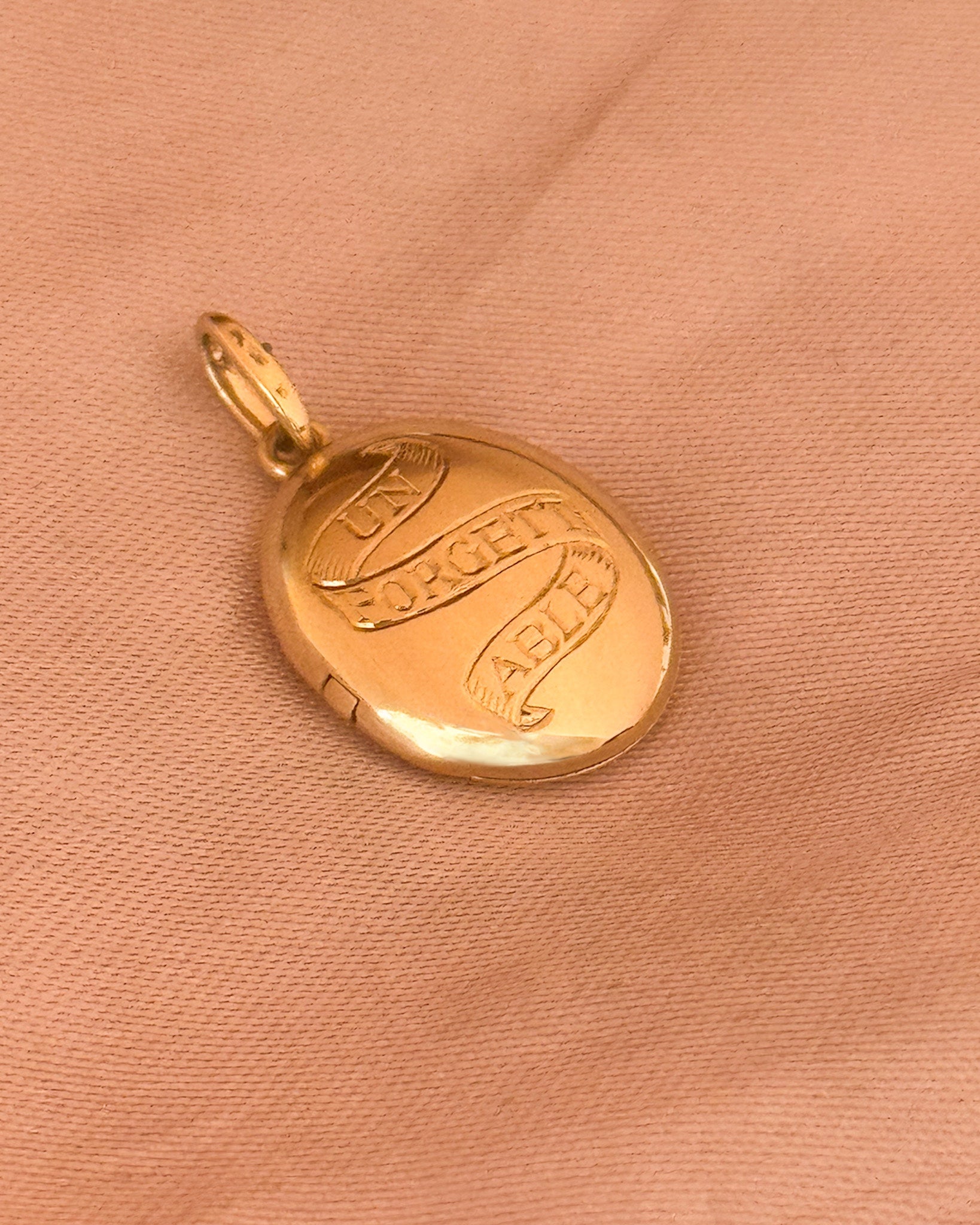 Unique solid gold locket with traditional hand engraving 