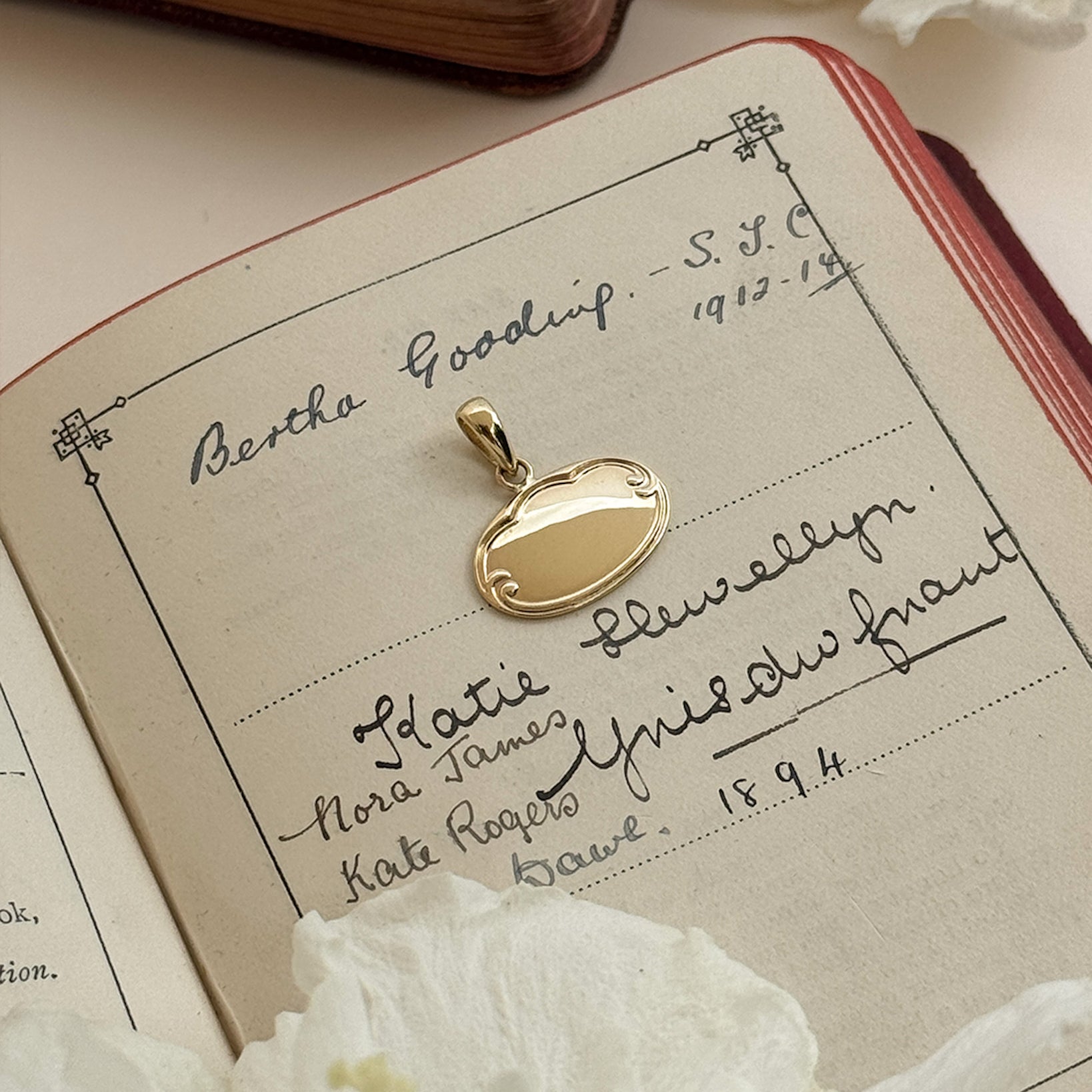 Heirloom Name Pendant 