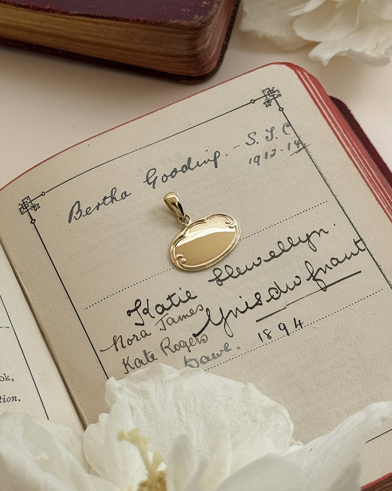 Heirloom Name Pendant 