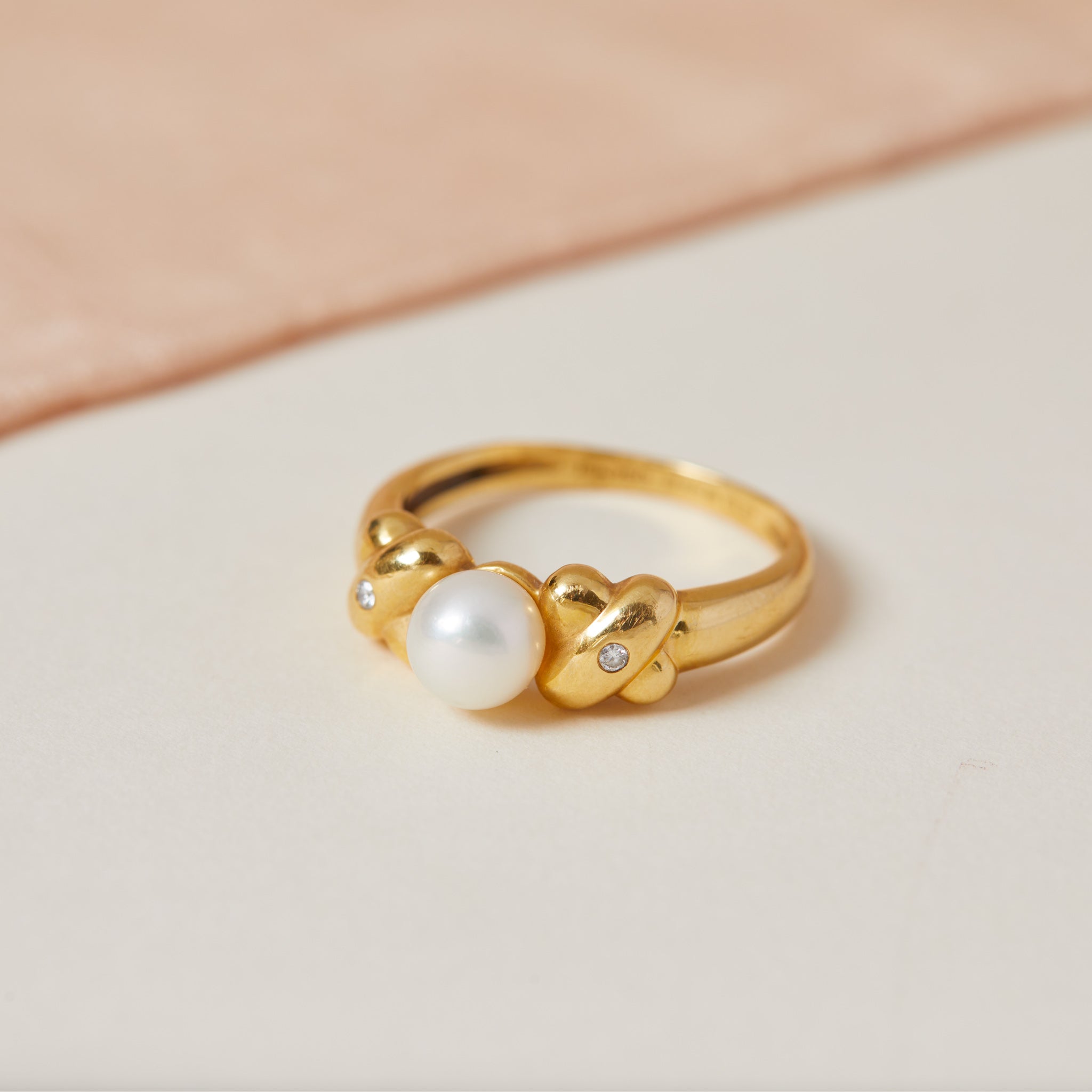 18ct Gold Vintage kiss Ring 