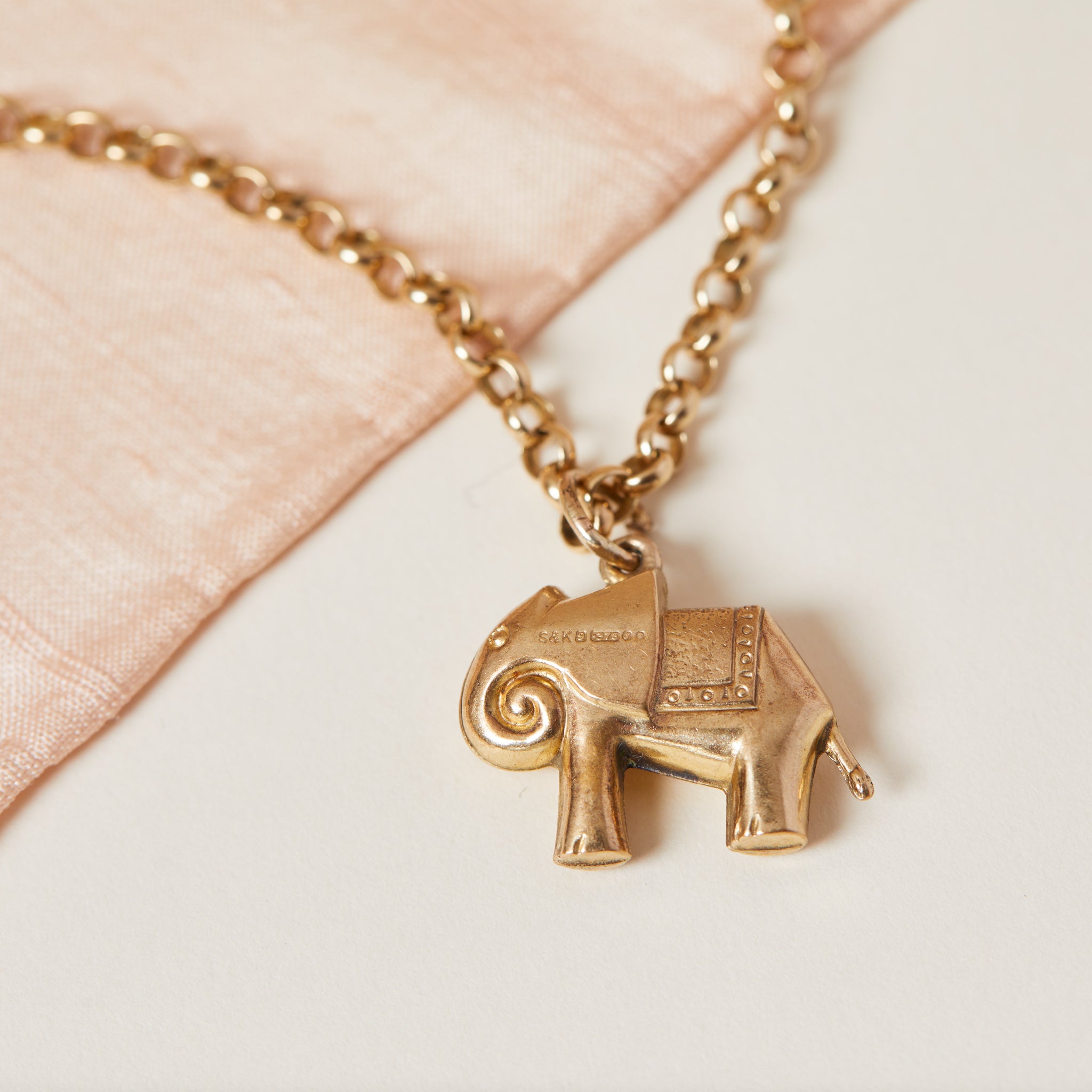 9ct gold elephant charm 
