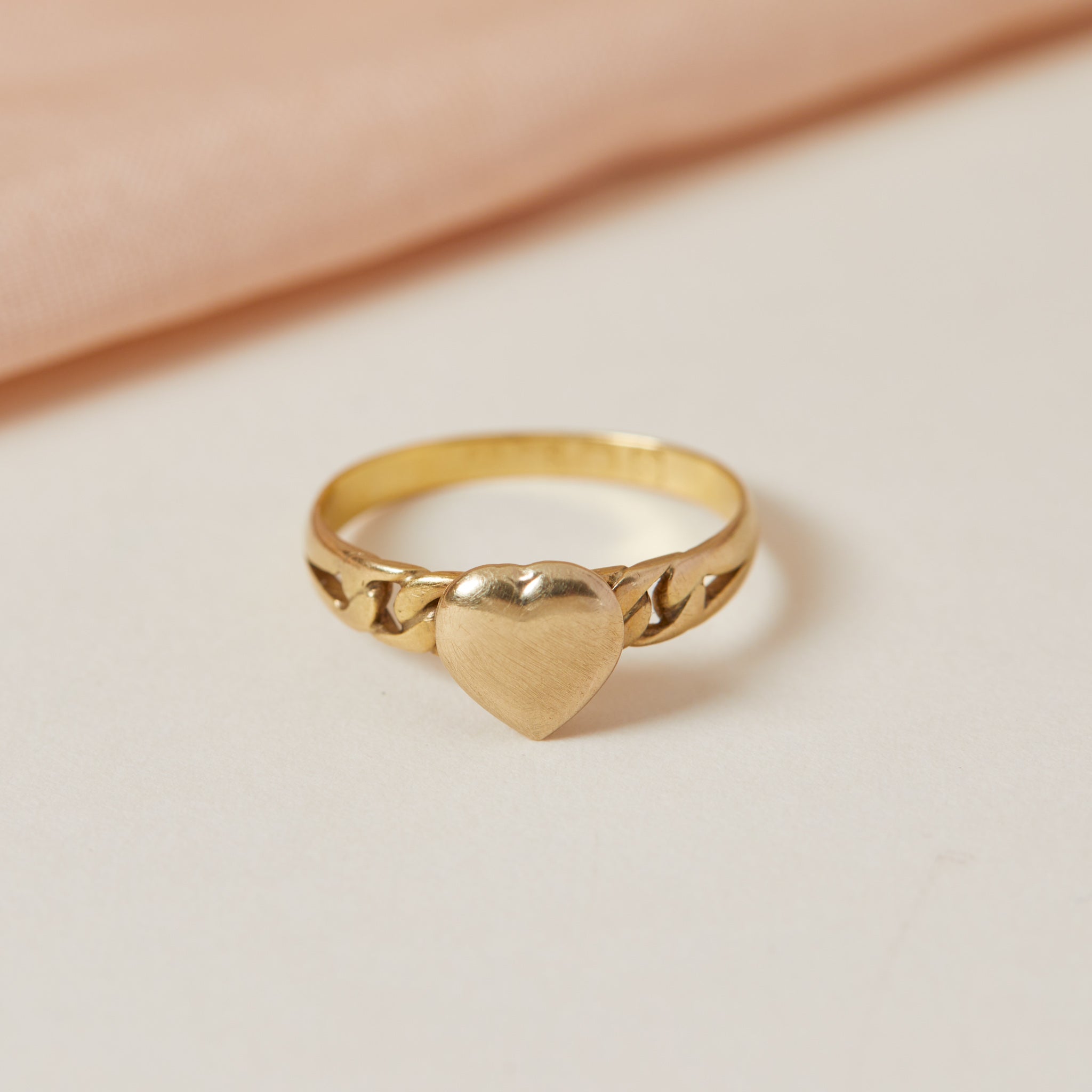 Antique collectable 18ct gold ring 